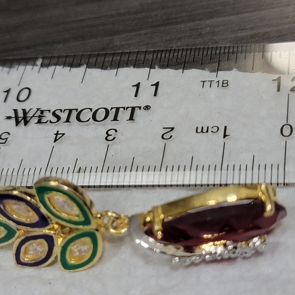 Red earrings - Picture 2 of 7